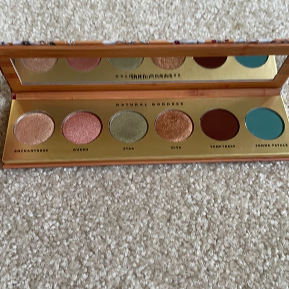 BUTTER LONDON Natural Goddess Eyeshadow Palette - Picture 4 of 4